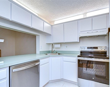 3161 Lake Pine Way S - Photo Thumbnail 14