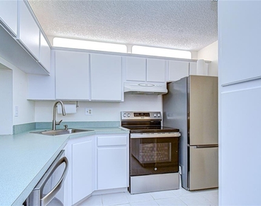 3161 Lake Pine Way S - Photo Thumbnail 13