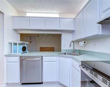 3161 Lake Pine Way S - Photo Thumbnail 15