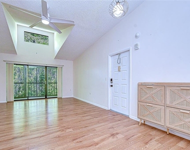 3161 Lake Pine Way S - Photo Thumbnail 7