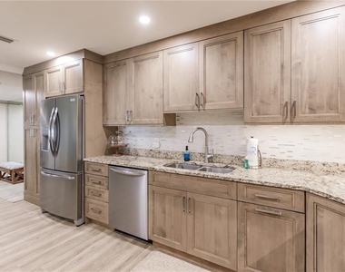 1200 E Peppertree Lane - Photo Thumbnail 5