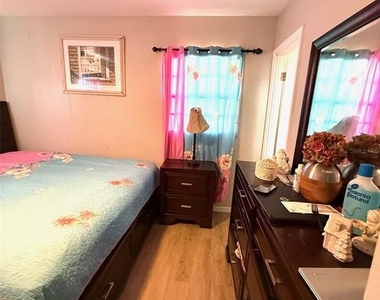 1125 Avenue L - Photo Thumbnail 3