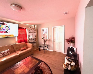 1125 Avenue L - Photo Thumbnail 9