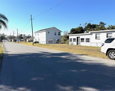 1125 Avenue L - Photo Thumbnail 2