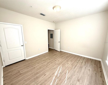 8842 Villa View Circle - Photo Thumbnail 16