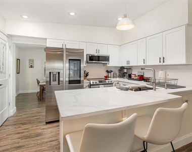 2721 E Marks Street - Photo Thumbnail 8