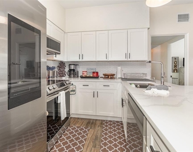 2721 E Marks Street - Photo Thumbnail 9