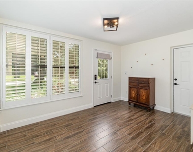 2721 E Marks Street - Photo Thumbnail 6