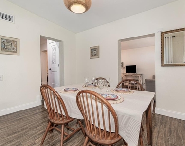 2721 E Marks Street - Photo Thumbnail 11