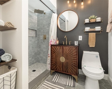 2721 E Marks Street - Photo Thumbnail 5