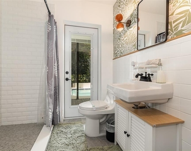 2721 E Marks Street - Photo Thumbnail 13