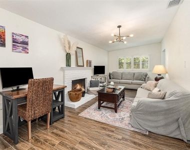 2721 E Marks Street - Photo Thumbnail 4