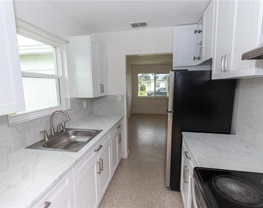 21043 Bersell Avenue - Photo Thumbnail 4