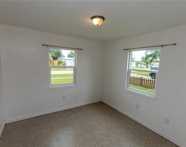 21043 Bersell Avenue - Photo Thumbnail 9