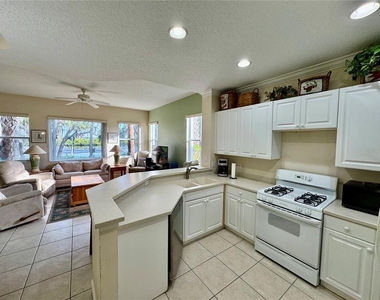 9411 Discovery Terrace - Photo Thumbnail 20
