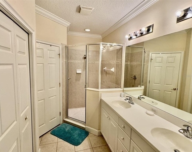 9411 Discovery Terrace - Photo Thumbnail 17