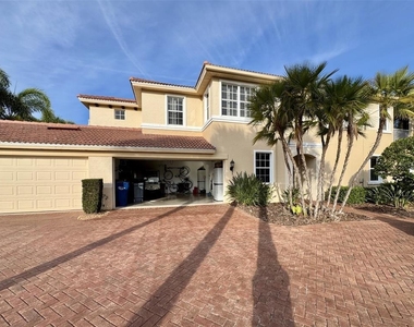 9411 Discovery Terrace - Photo Thumbnail 28