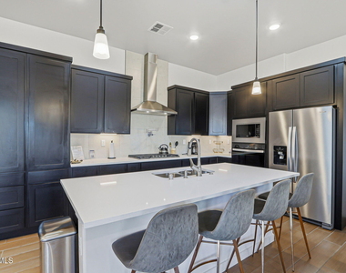 244 Farnborough Street - Photo Thumbnail 9