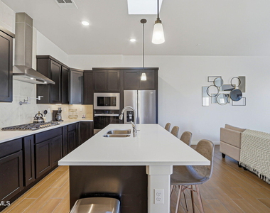 244 Farnborough Street - Photo Thumbnail 11