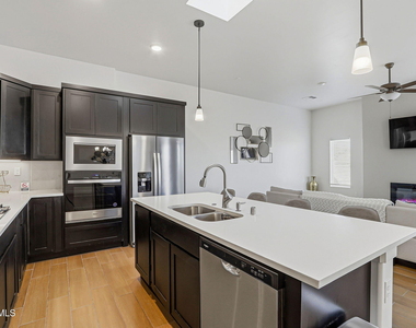 244 Farnborough Street - Photo Thumbnail 8