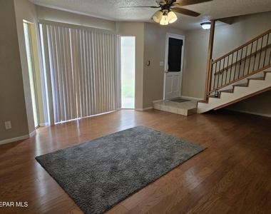 500 Thunderbird Drive - Photo Thumbnail 8