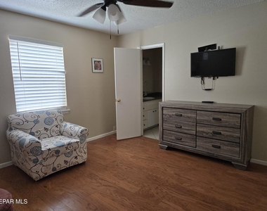 500 Thunderbird Drive - Photo Thumbnail 20