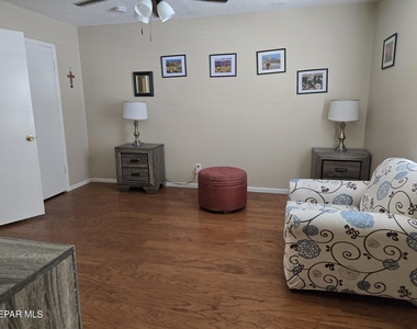 500 Thunderbird Drive - Photo Thumbnail 21