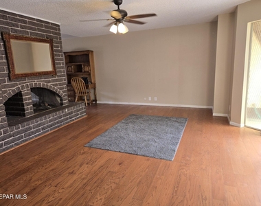 500 Thunderbird Drive - Photo Thumbnail 6