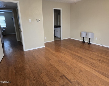 500 Thunderbird Drive - Photo Thumbnail 18