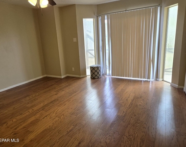 500 Thunderbird Drive - Photo Thumbnail 9