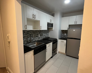 West 34th Street - Photo Thumbnail 2