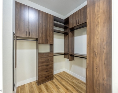8217 Cabin Springs Avenue - Photo Thumbnail 22
