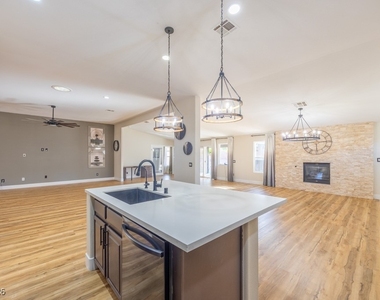8217 Cabin Springs Avenue - Photo Thumbnail 12