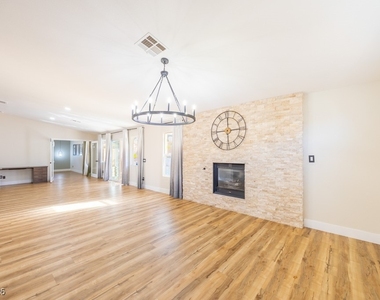 8217 Cabin Springs Avenue - Photo Thumbnail 13