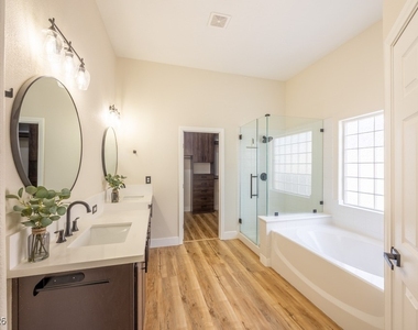 8217 Cabin Springs Avenue - Photo Thumbnail 2