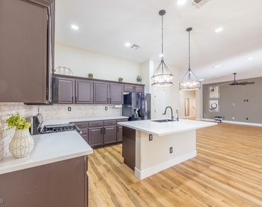 8217 Cabin Springs Avenue - Photo Thumbnail 11