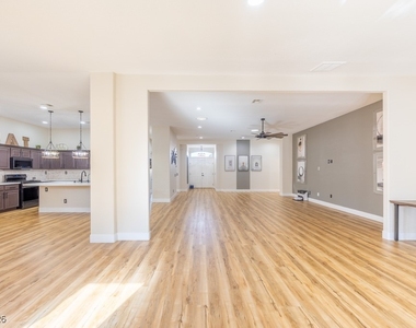 8217 Cabin Springs Avenue - Photo Thumbnail 15