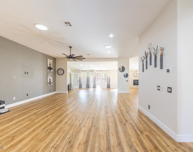 8217 Cabin Springs Avenue - Photo Thumbnail 6