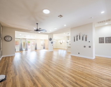 8217 Cabin Springs Avenue - Photo Thumbnail 7
