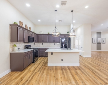 8217 Cabin Springs Avenue - Photo Thumbnail 9