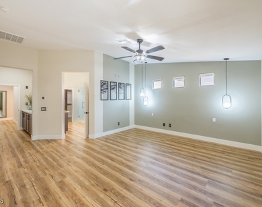 8217 Cabin Springs Avenue - Photo Thumbnail 17