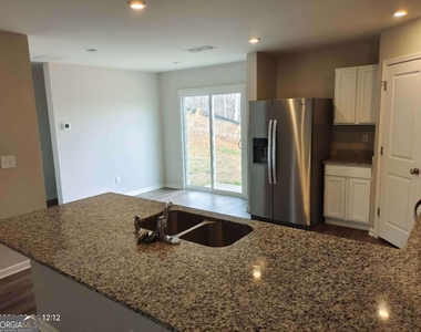 522 Pemberton Street - Photo Thumbnail 4
