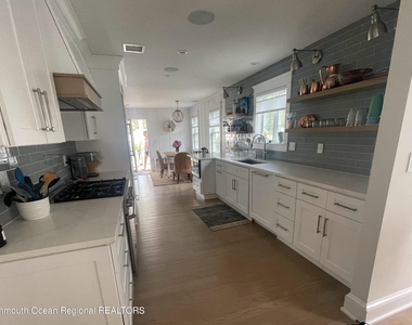 2112 Edgewood Place - Photo Thumbnail 2