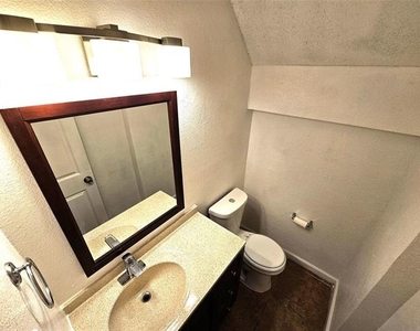 724 Bluebonnet Drive - Photo Thumbnail 14