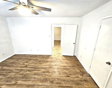 724 Bluebonnet Drive - Photo Thumbnail 13