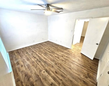 724 Bluebonnet Drive - Photo Thumbnail 10