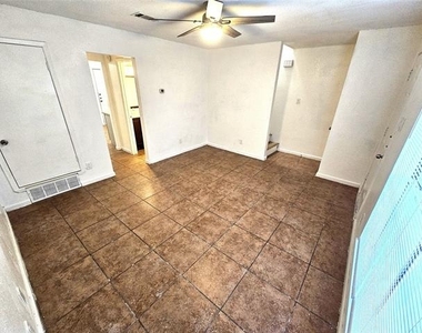 724 Bluebonnet Drive - Photo Thumbnail 4