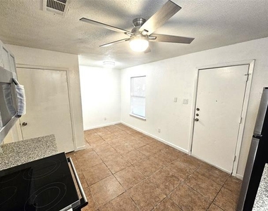 724 Bluebonnet Drive - Photo Thumbnail 8