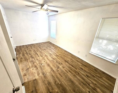 724 Bluebonnet Drive - Photo Thumbnail 17