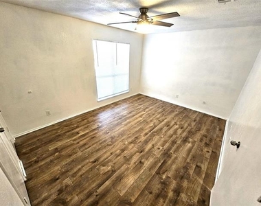 724 Bluebonnet Drive - Photo Thumbnail 9